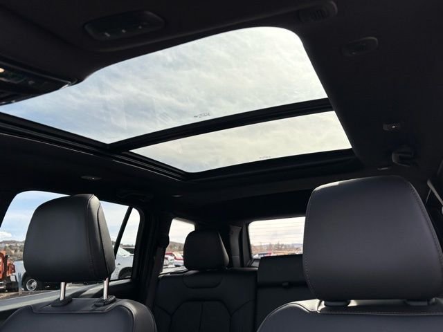 New 2026 Diamond Black Crystal Pearl-Coat Exterior Paint Jeep Overland image 31