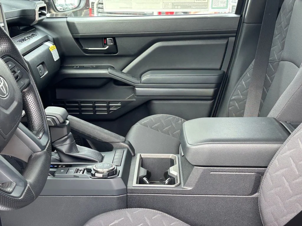 2025 Toyota Tacoma SR5 - Photo 33