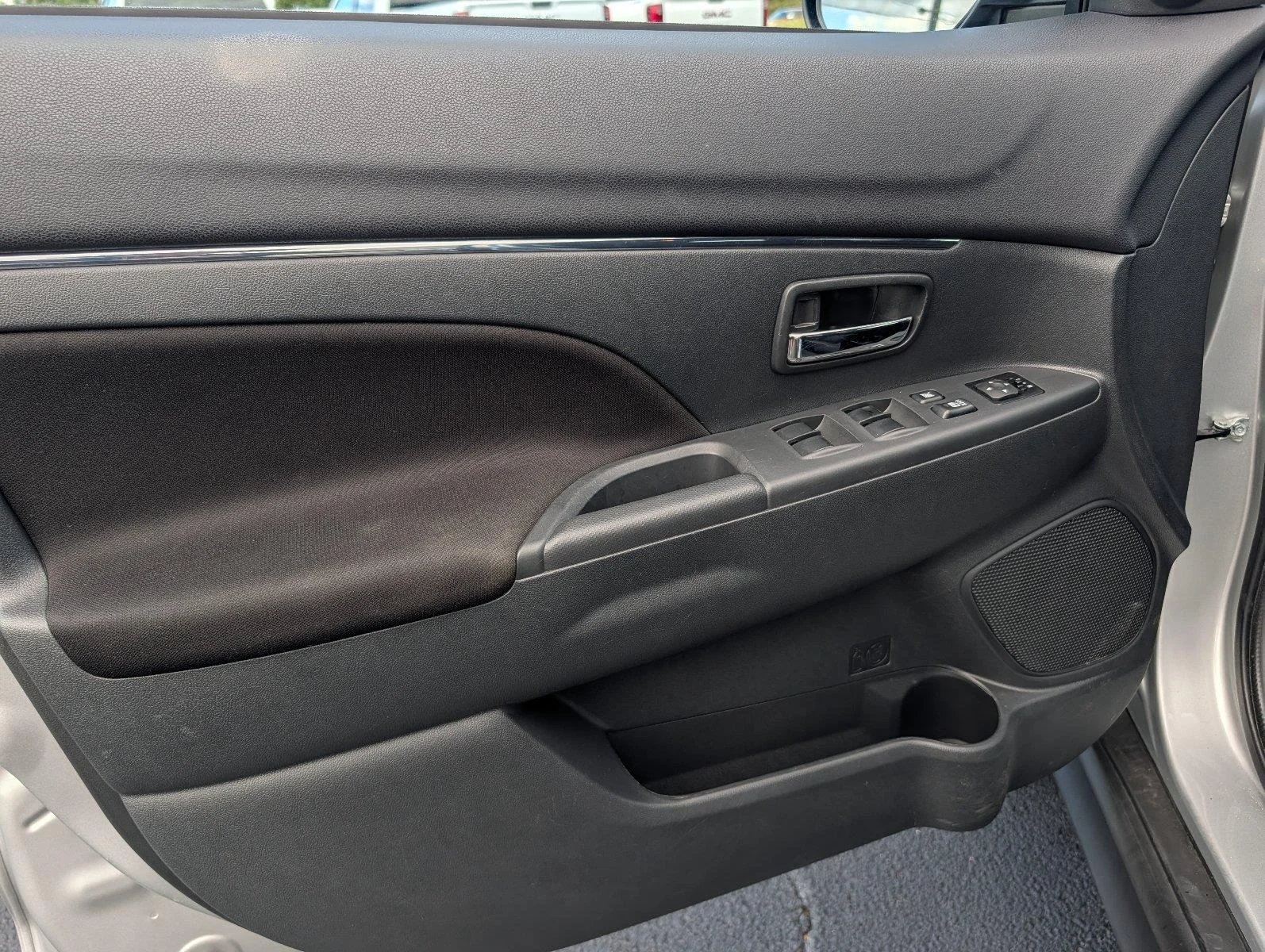Used 2025 Alloy Silver Metallic Mitsubishi ES image 14