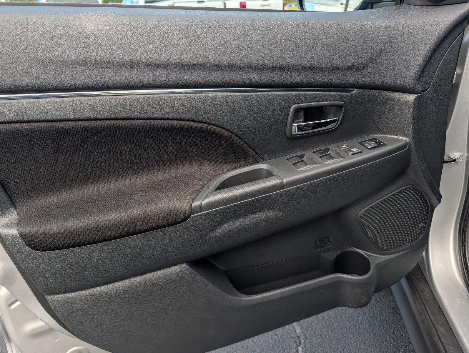 Used 2025 Alloy Silver Metallic Mitsubishi ES image 14