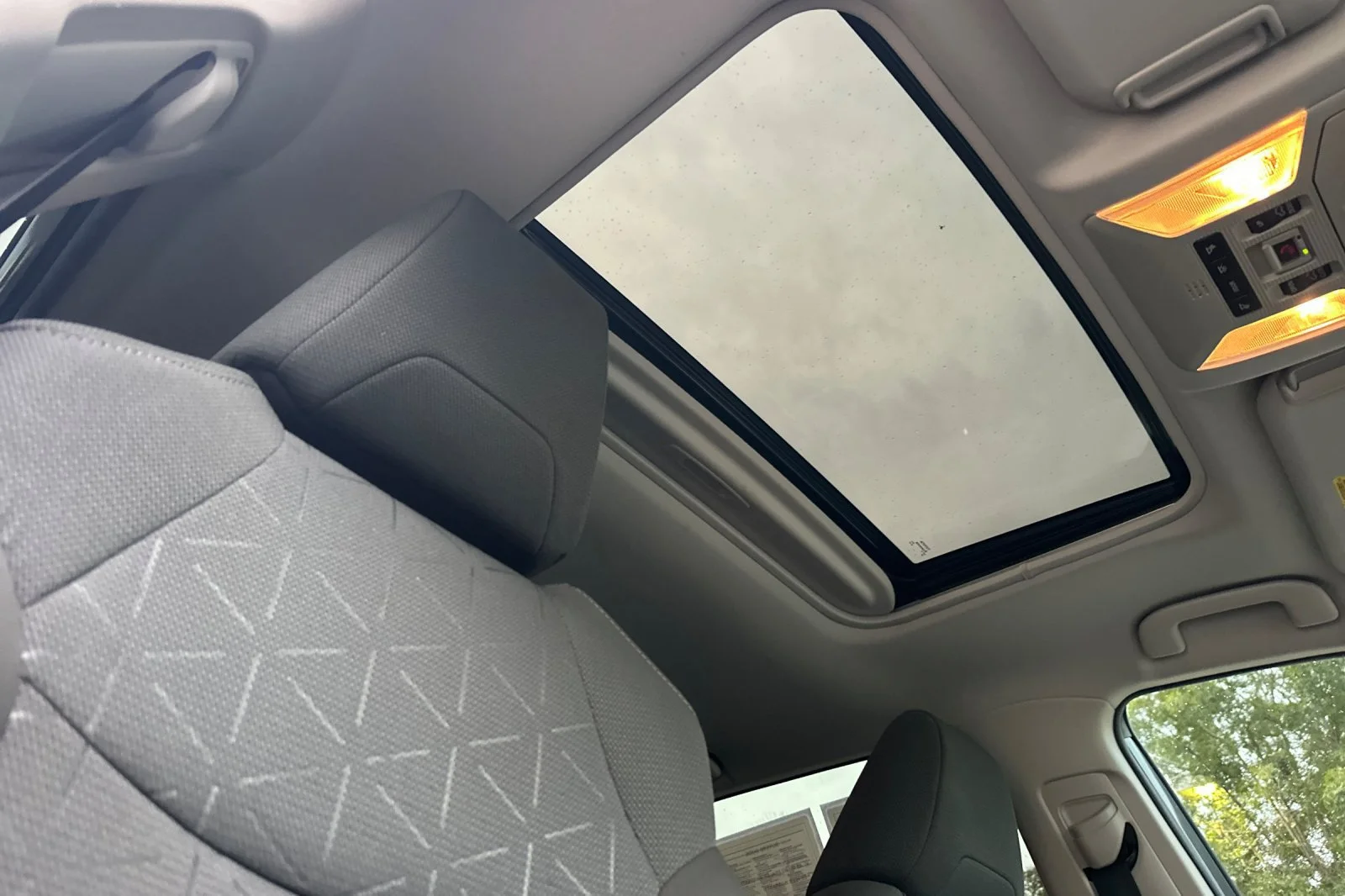 Used 2021  Toyota Hybrid XLE image 17
