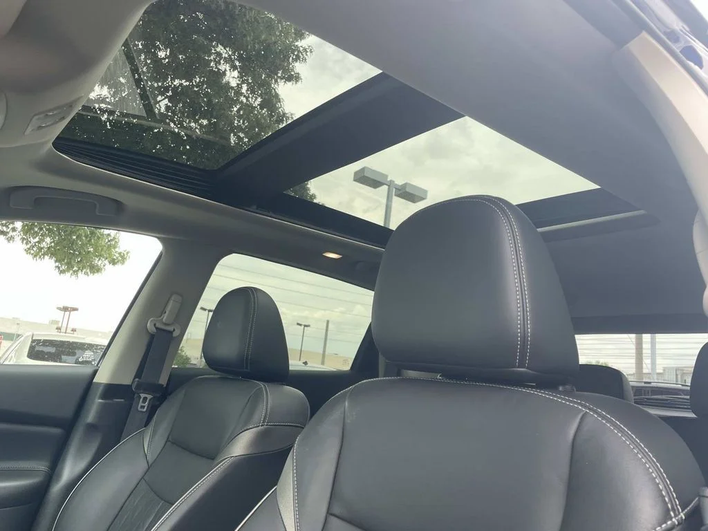 Used 2019 Blue Nissan Platinum image 15