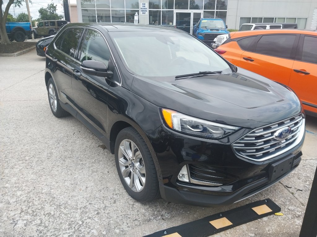 Used 2019 Agate Black Metallic Ford Titanium image 4