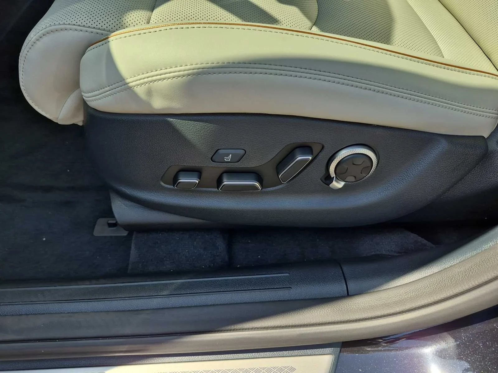 2025 GENESIS GV70 Advanced - Photo 16