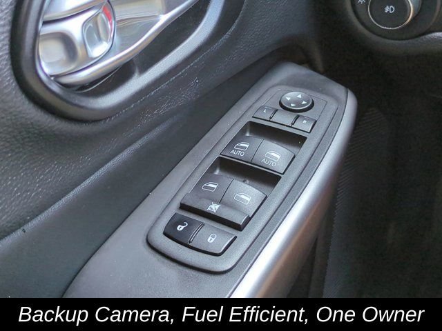 Used 2022 Gray Jeep Latitude Lux image 23