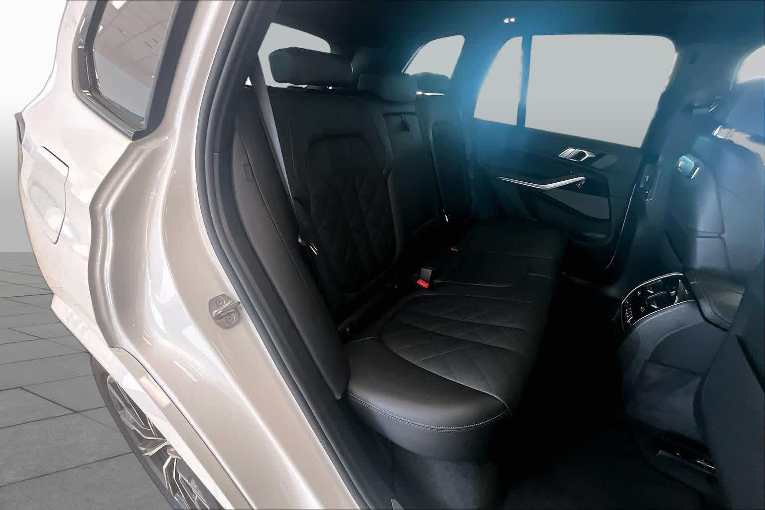 Used 2026 Alpine White BMW xDrive40i image 20
