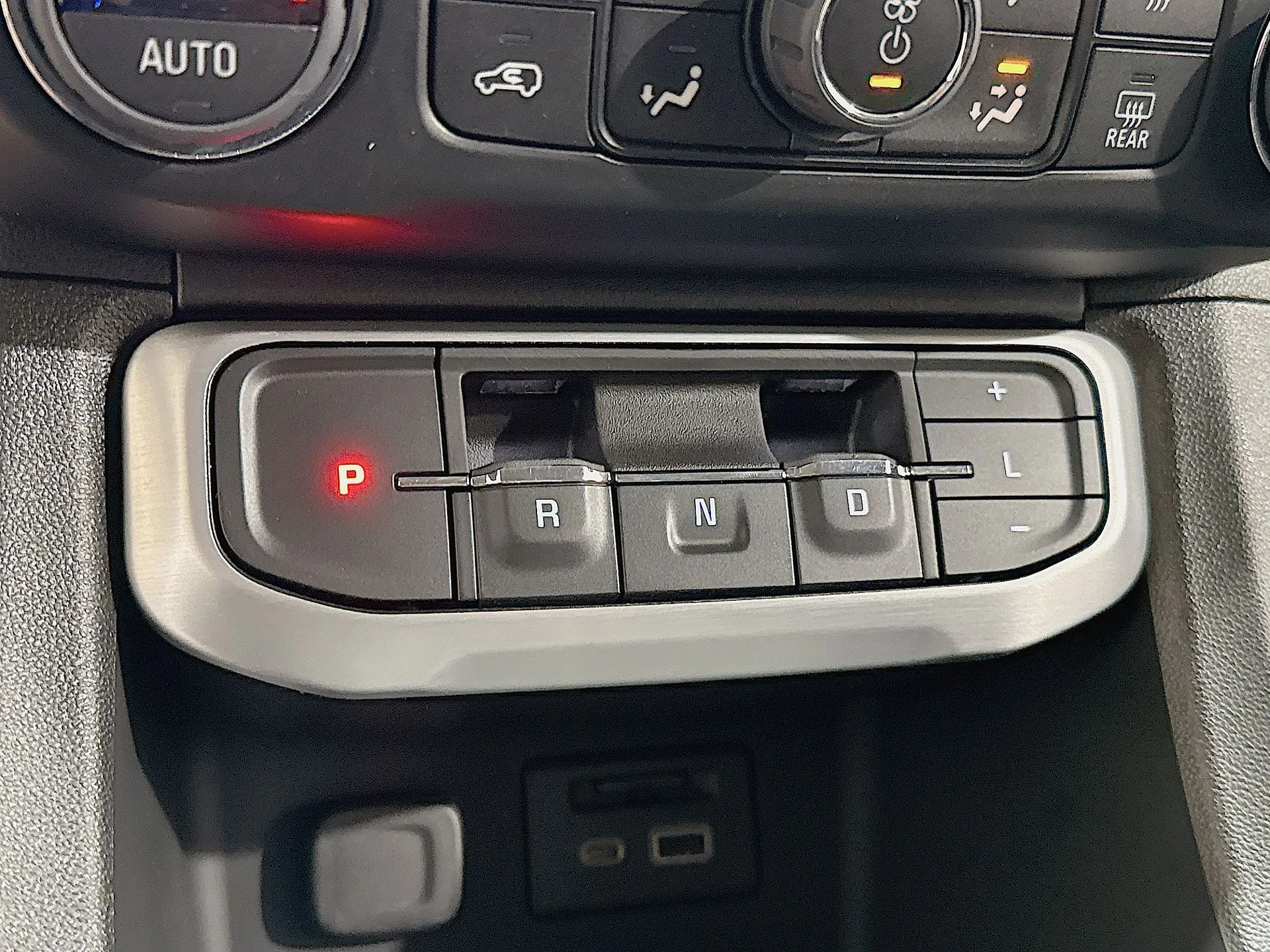 Used 2023 Ebony Twilight Metallic GMC SLE image 16