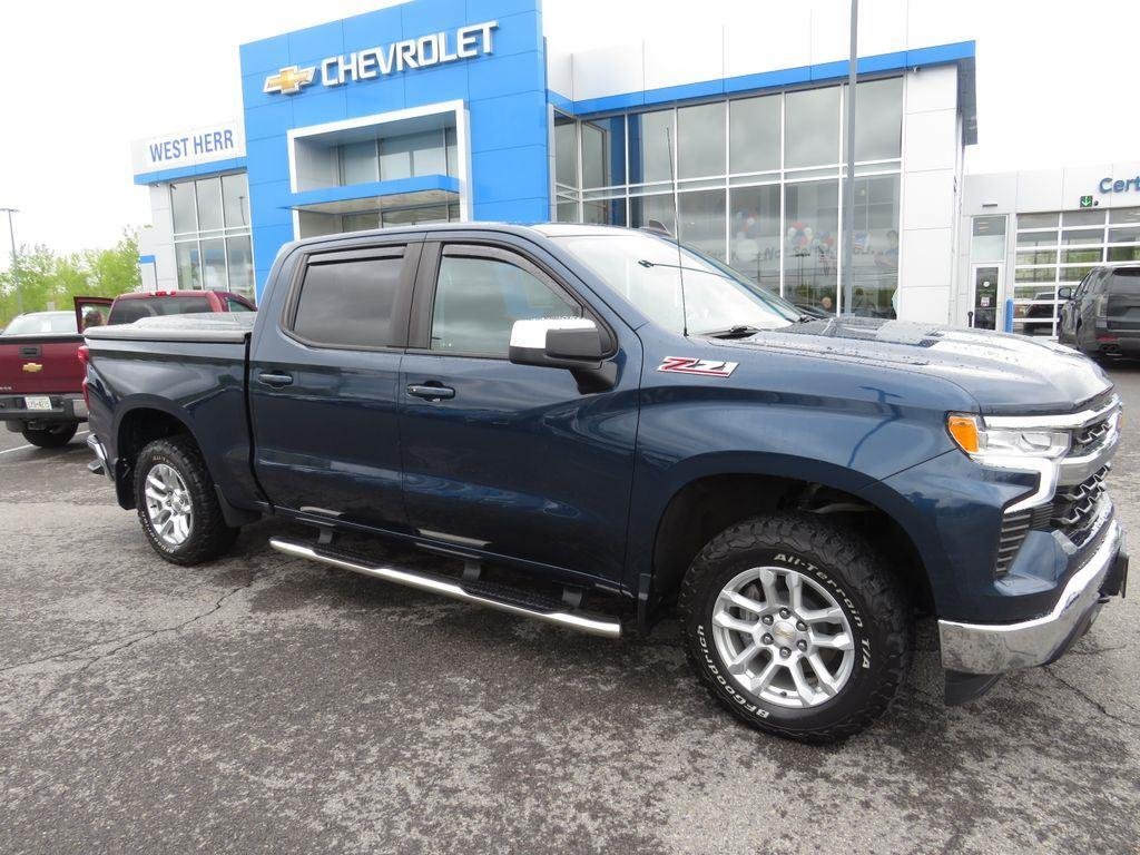 Used 2022 Blue Metallic Chevrolet LT image 5