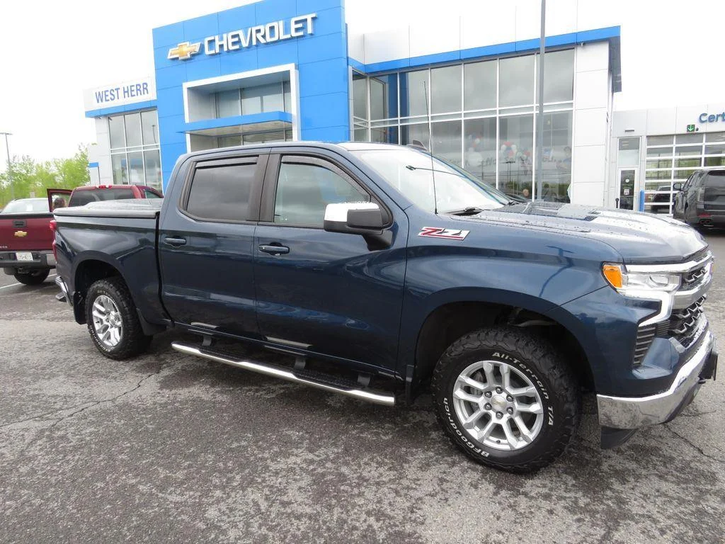 Used 2022 Blue Metallic Chevrolet LT image 5