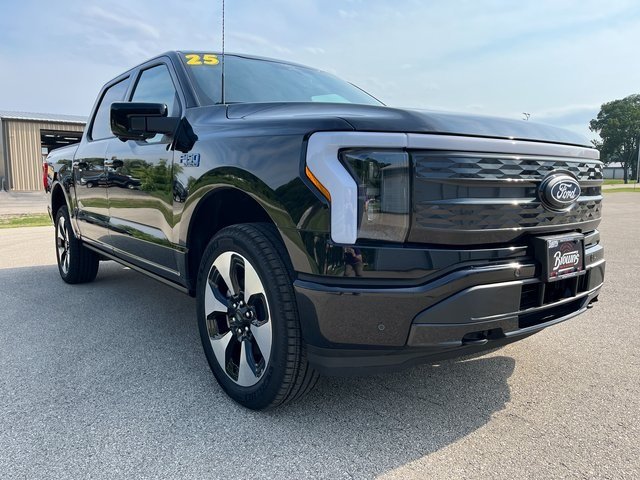 2025 Ford F-150 Lightning Platinum photo 3