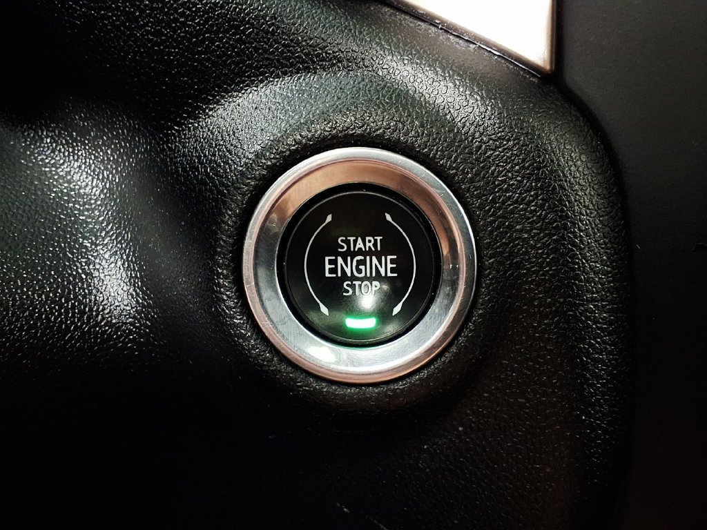 Used 2019 IRIDESCENT PEARL TRICOAT Chevrolet High Country image 16