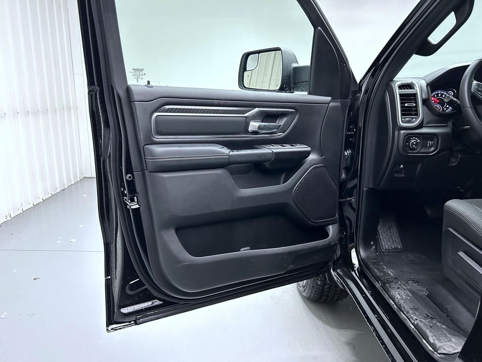 New 2026 Diamond Black Crystal Pearl-Coat Exterior Paint RAM Big Horn/Lone Star image 9