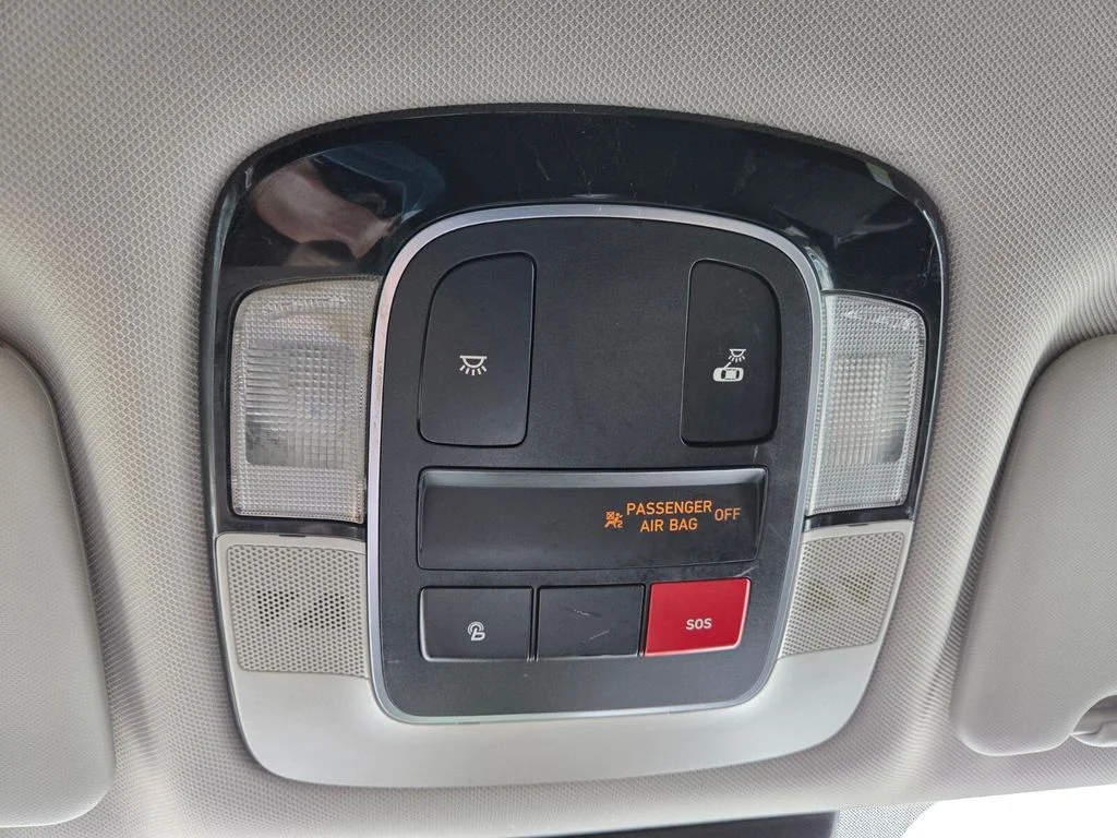 Used 2023 White Hyundai SEL image 18