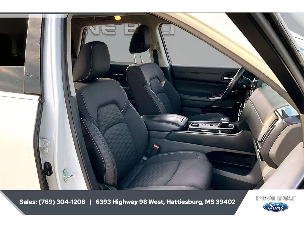 Used 2022 Glacier White Nissan SV image 6