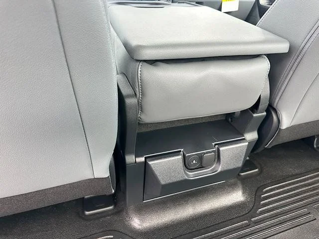 New 2027 Oxford White Ford F-350® XL image 19
