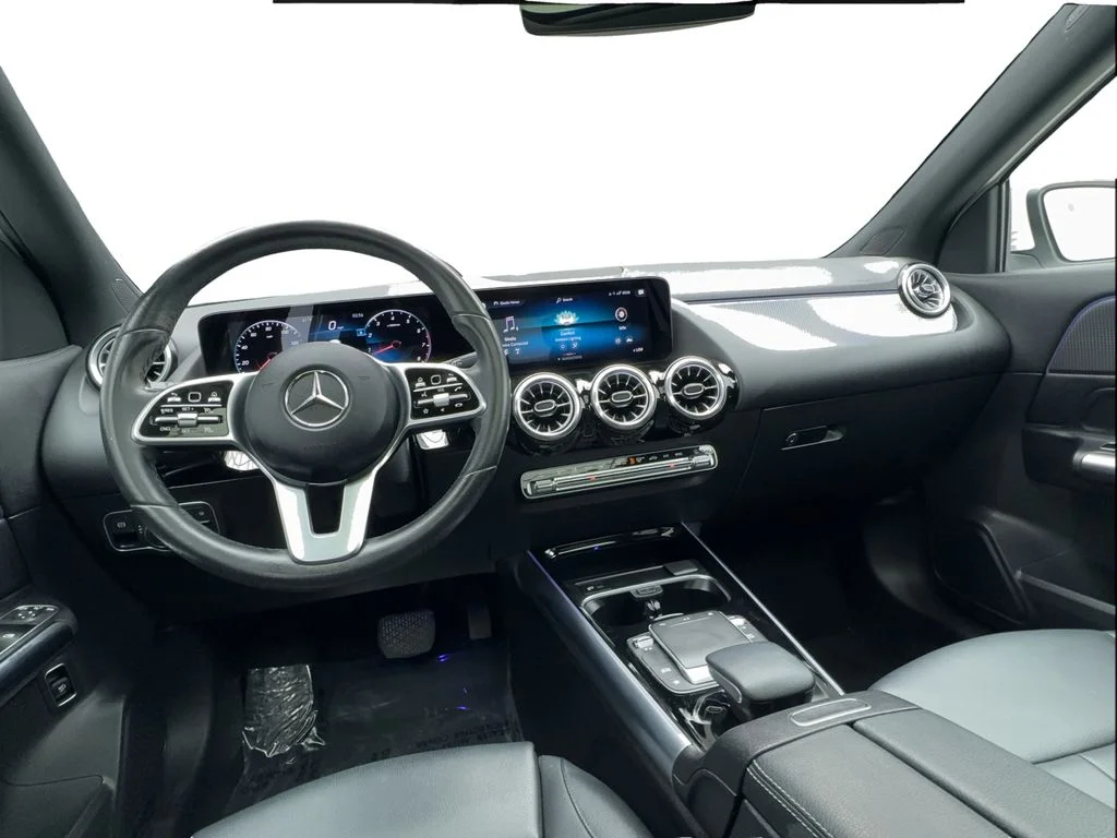 Used 2022 White Mercedes-Benz GLA 250 image 32
