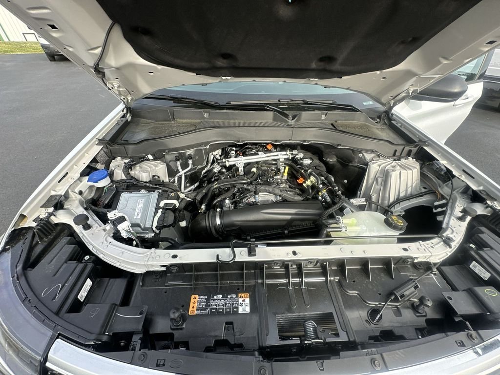 New 2026 Space White Metallic Ford Active image 32