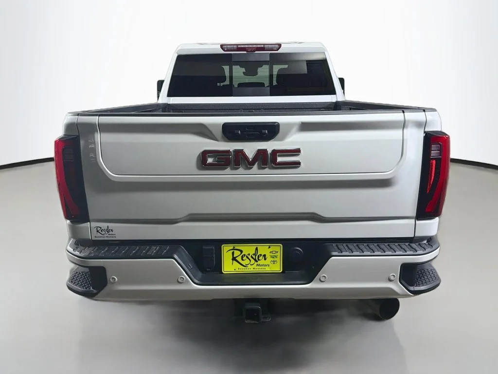 Used 2024 White Frost Tricoat GMC Denali image 7