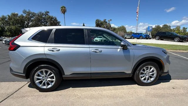 New 2026 Solar Silver Metallic Honda AWD EX image 3