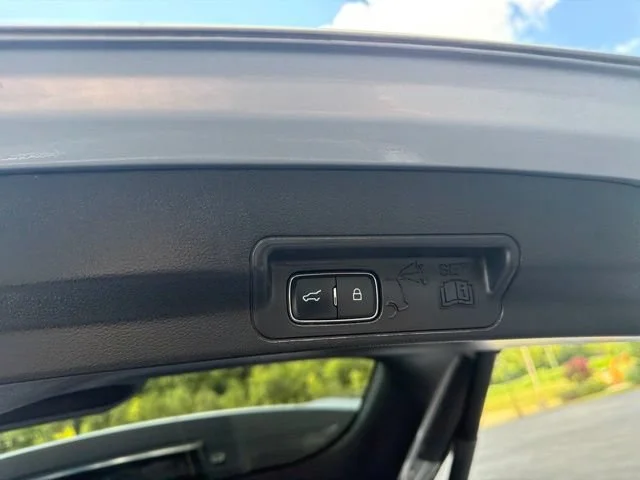 Used 2022 Silver Ford Platinum image 21