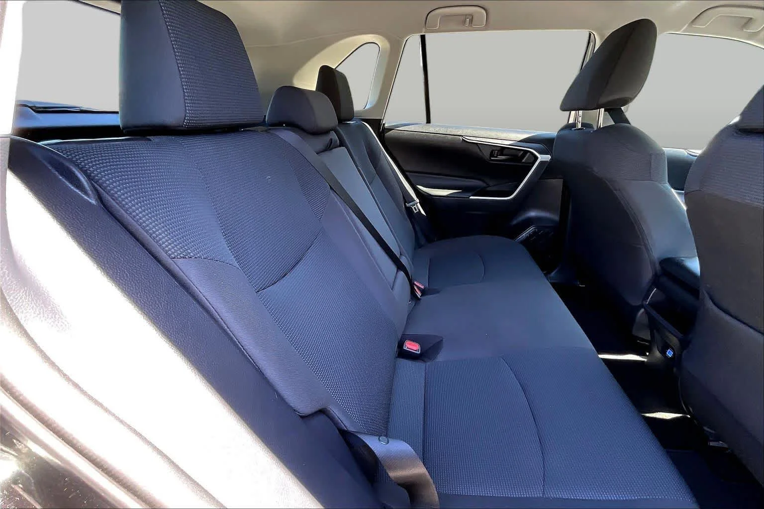 Used 2020 Magnetic Gray Metallic Toyota LE image 20