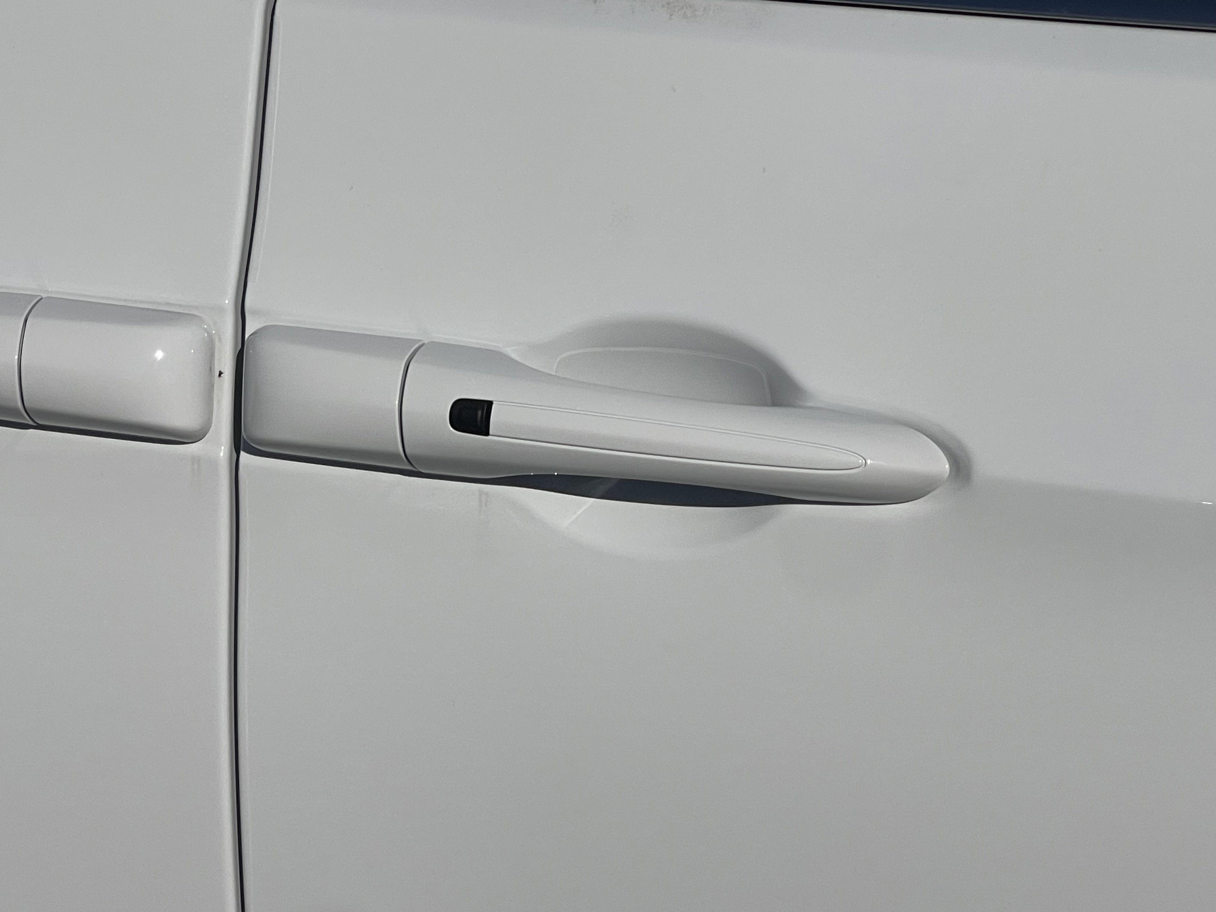 New 2026 Bright White Clear-Coat Exterior Paint Chrysler Select image 6