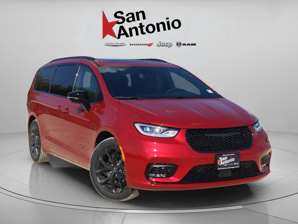 2026 Chrysler Pacifica Limited's photo