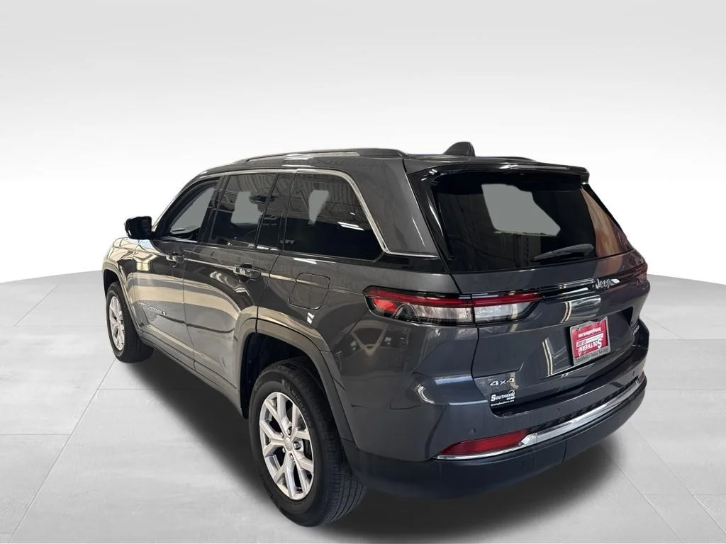 Used 2022 Gray Jeep Limited image 3