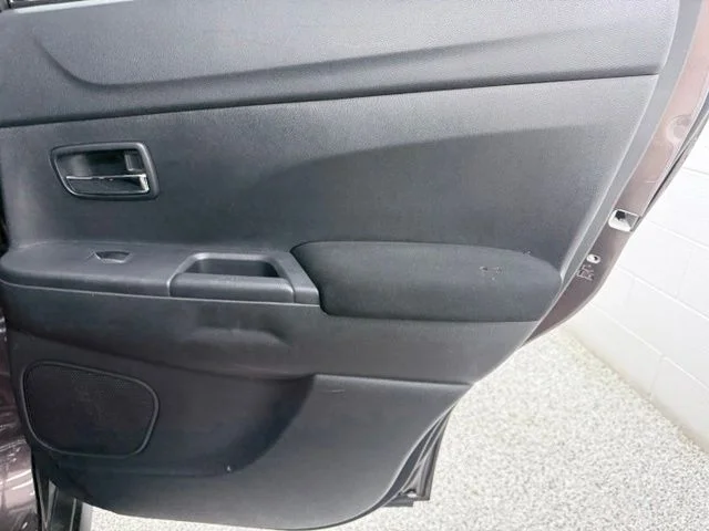 Used 2024  Mitsubishi 2.0 LE image 18