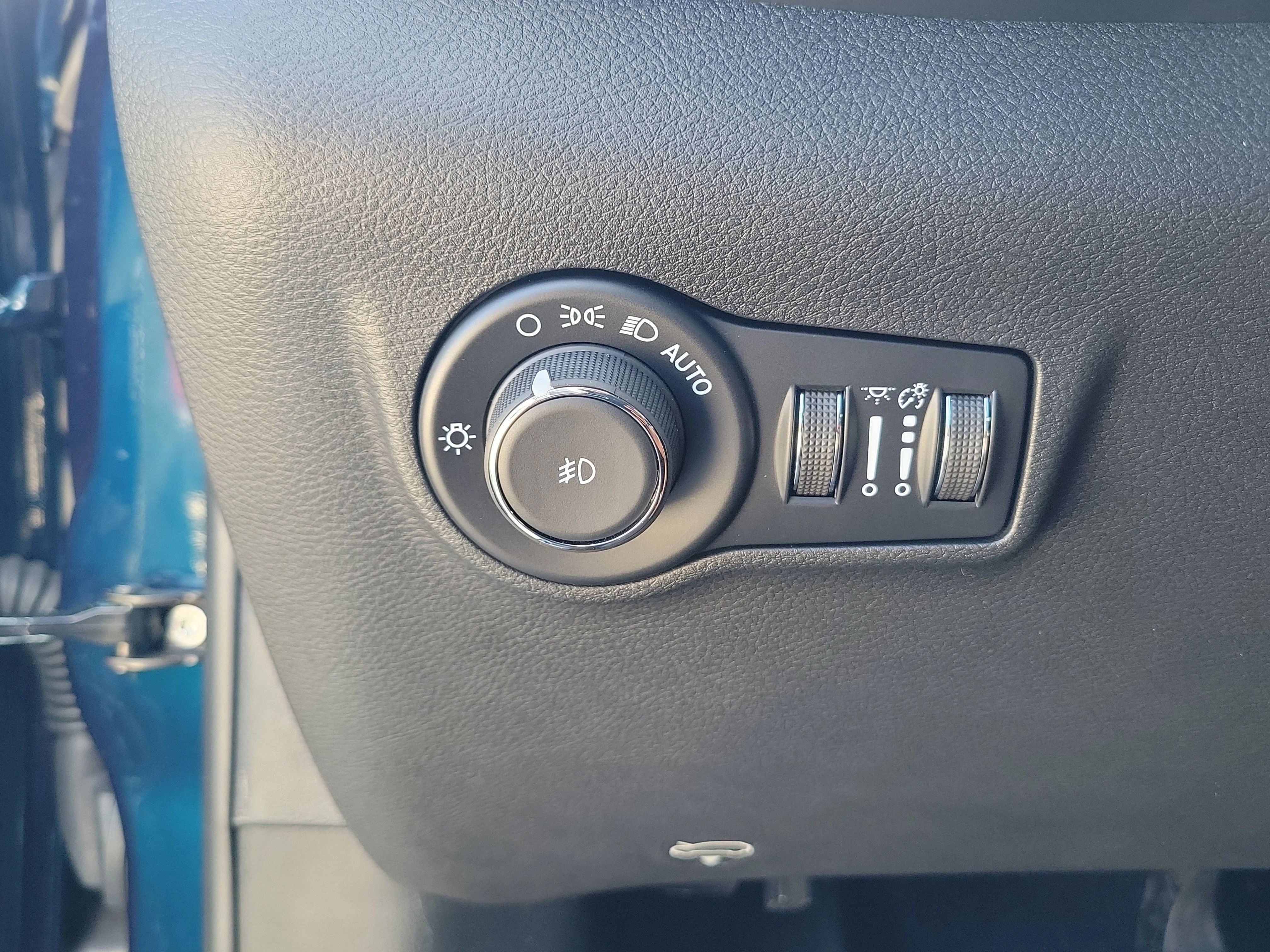 New 2026 Fathom Blue Pearl Coat Jeep Latitude Altitude image 23