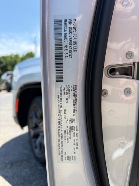 New 2026 Silver-Zynith Exterior Paint Jeep Limited Altitude image 31