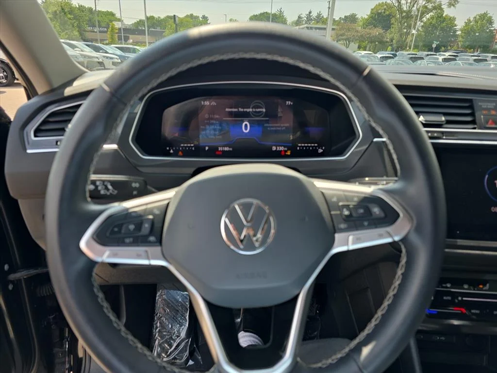 Used 2024 Black Volkswagen 2.0T SE 4MOTION image 12