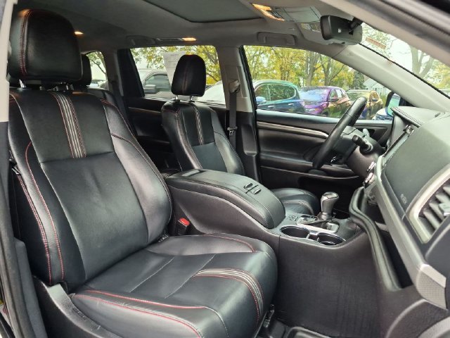 Used 2019 Black Toyota SE image 33