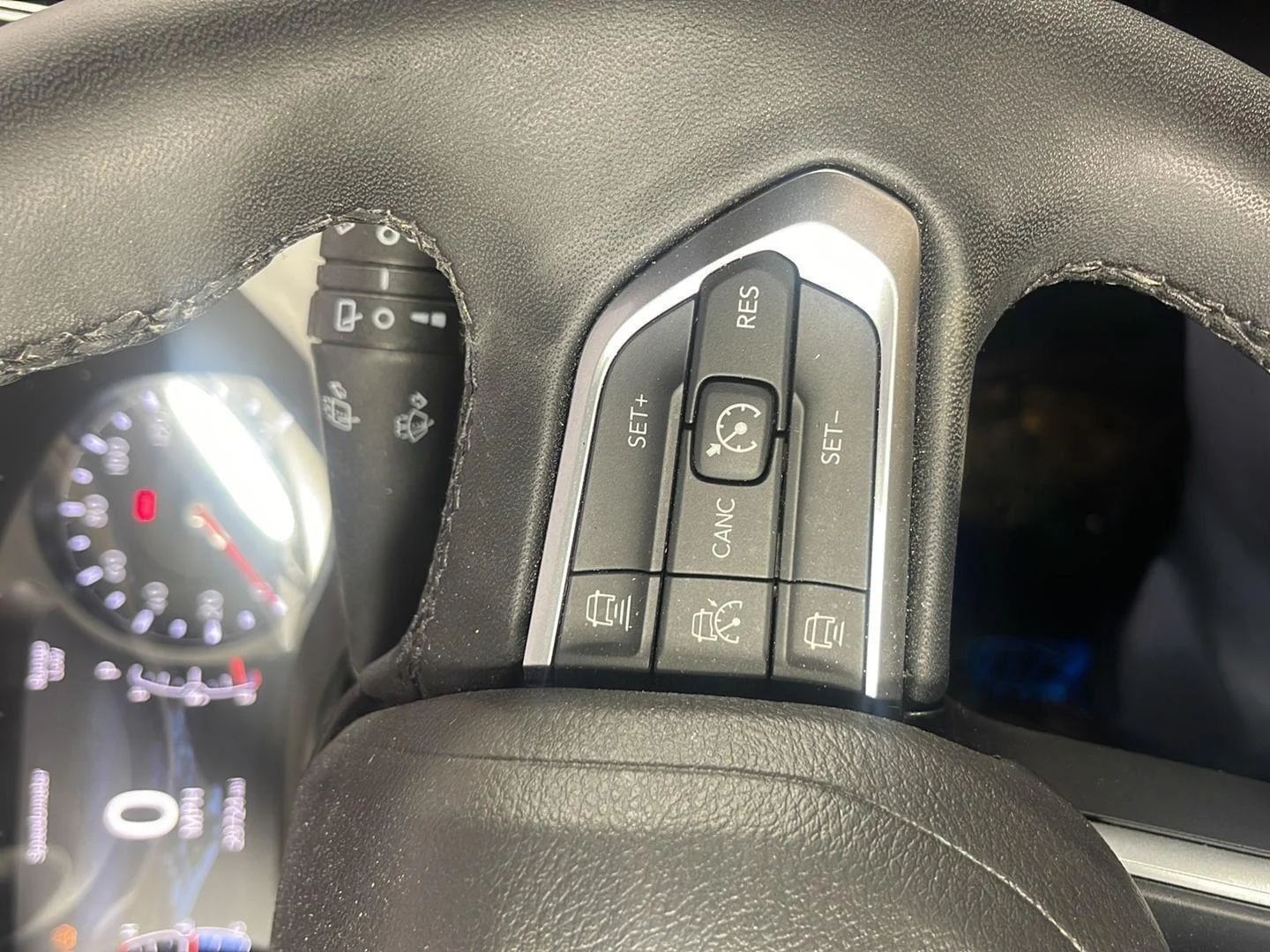 Used 2024 Hydro Blue Pearlcoat Jeep Limited image 19