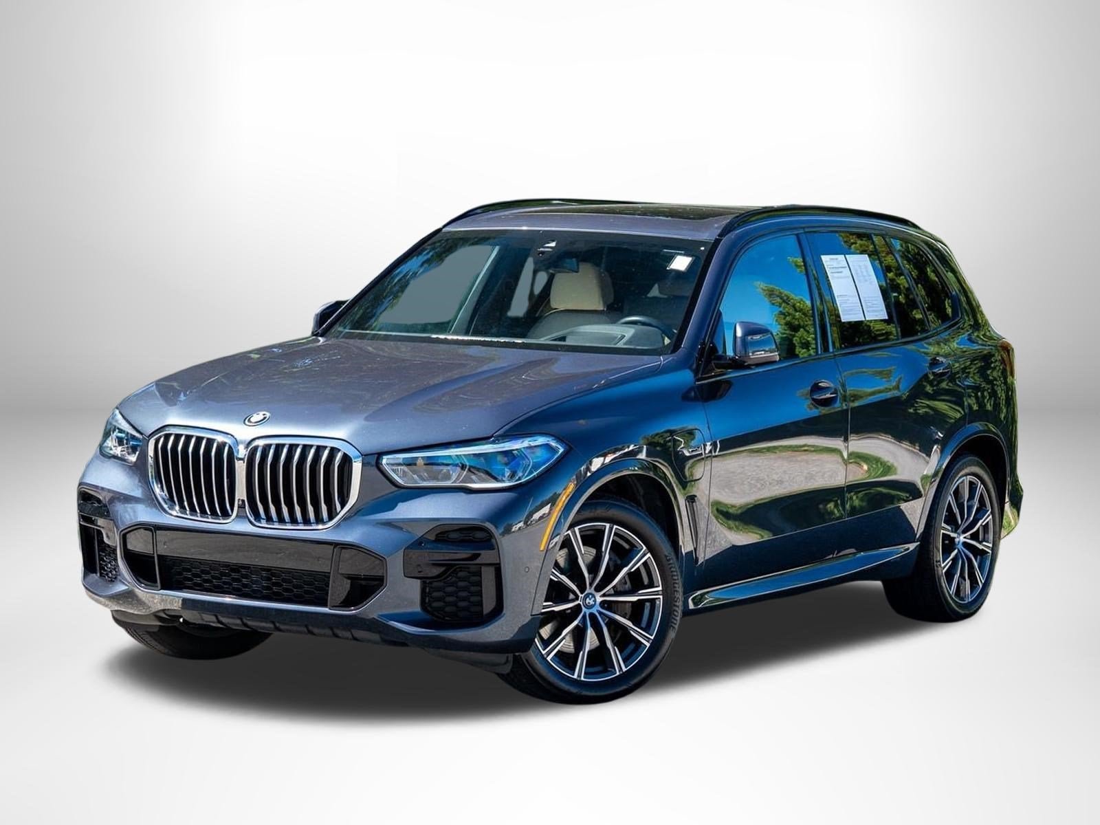 Used 2022 Arctic Grey Metallic BMW xDrive45e image 2
