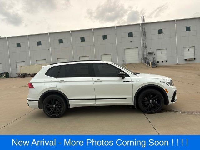 Used 2023 White Volkswagen 2.0T SE R-Line Black image 4