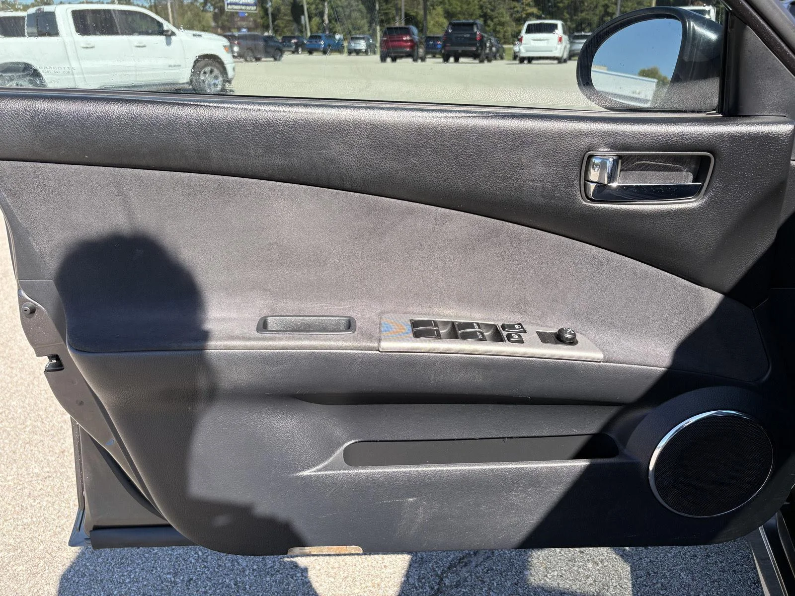 Used 2005 Smoke Metallic Nissan 3.5 SE image 23