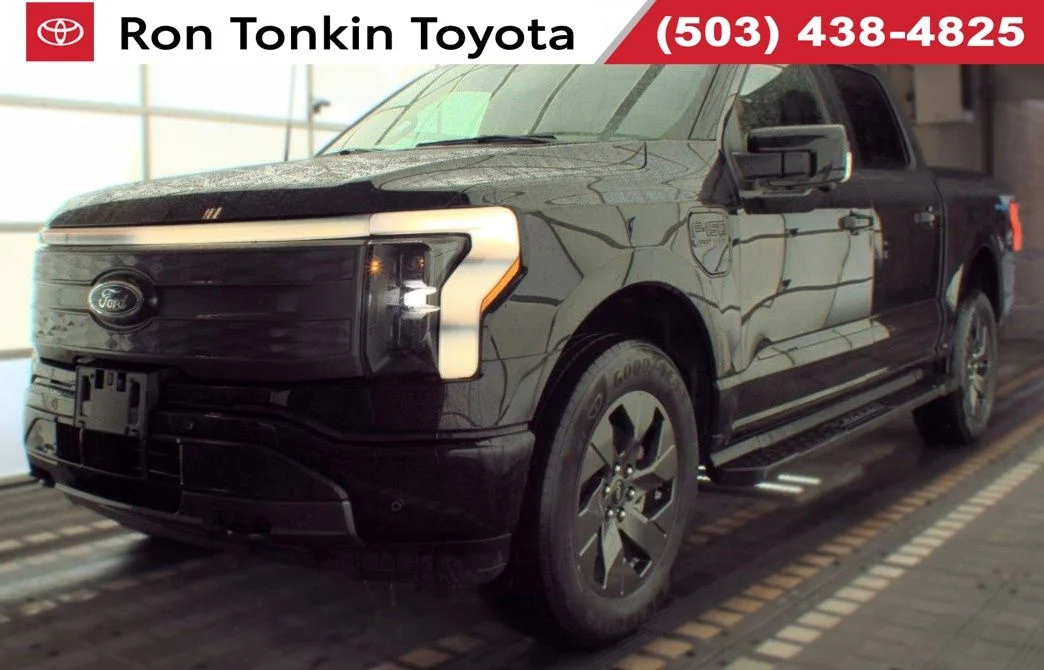 Used 2023 Black Metallic Ford Lariat image 1