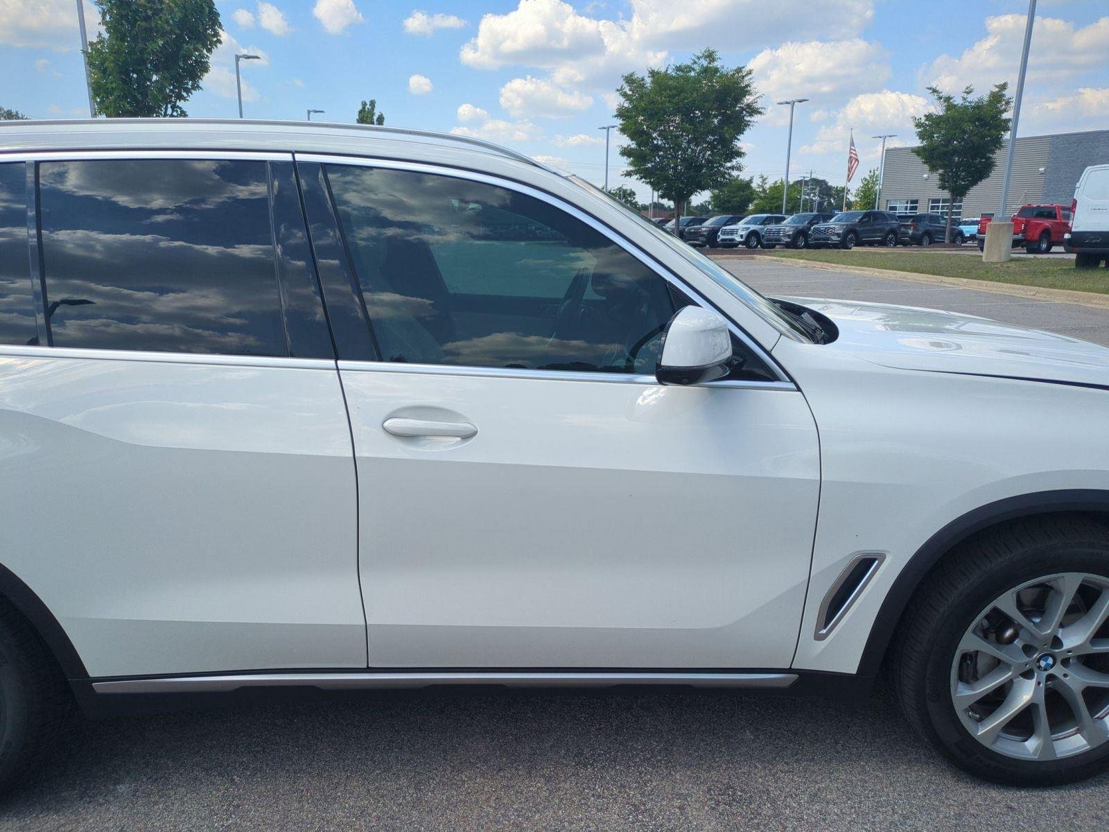 Used 2022 Alpine White BMW sDrive40i image 39