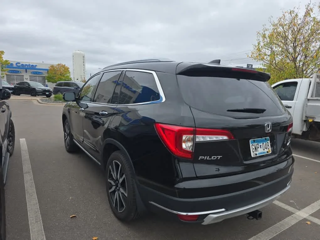 Certified Used 2022 Crystal Black Pearl Honda Touring 7-Passenger image 6