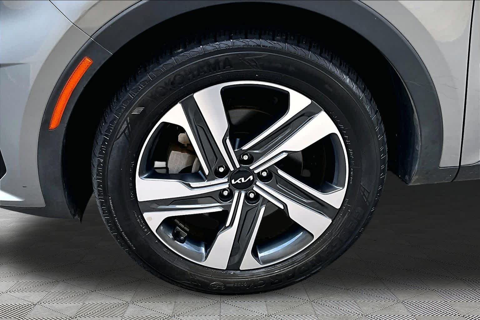 Used 2022 Steel Gray Kia SX Prestige image 11