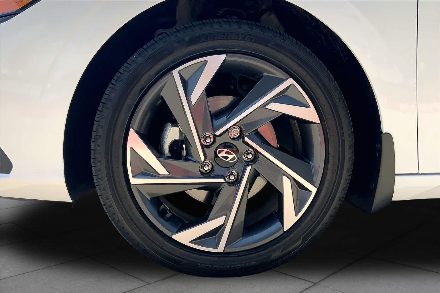 2025 Hyundai Elantra Blue - Photo 11