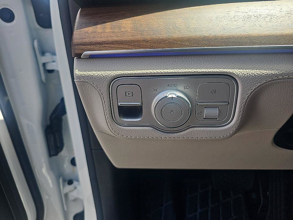 Used 2025 Polar White Mercedes-Benz GLE 450e image 15