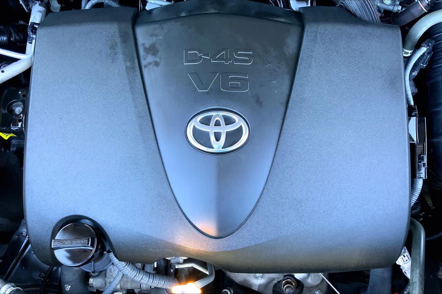 Used 2021 Midnight Black Metallic Toyota XLE image 32