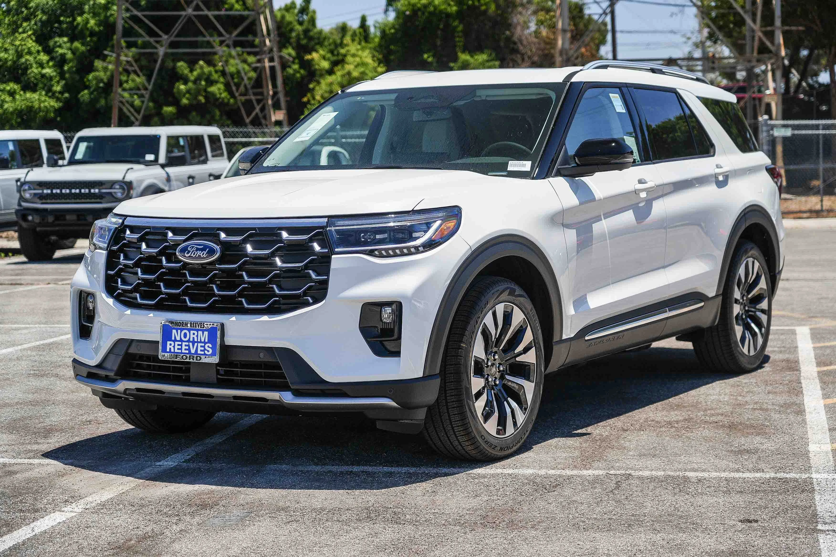 New 2026 Star White Metallic Tri-Coat Ford Platinum™ image 5