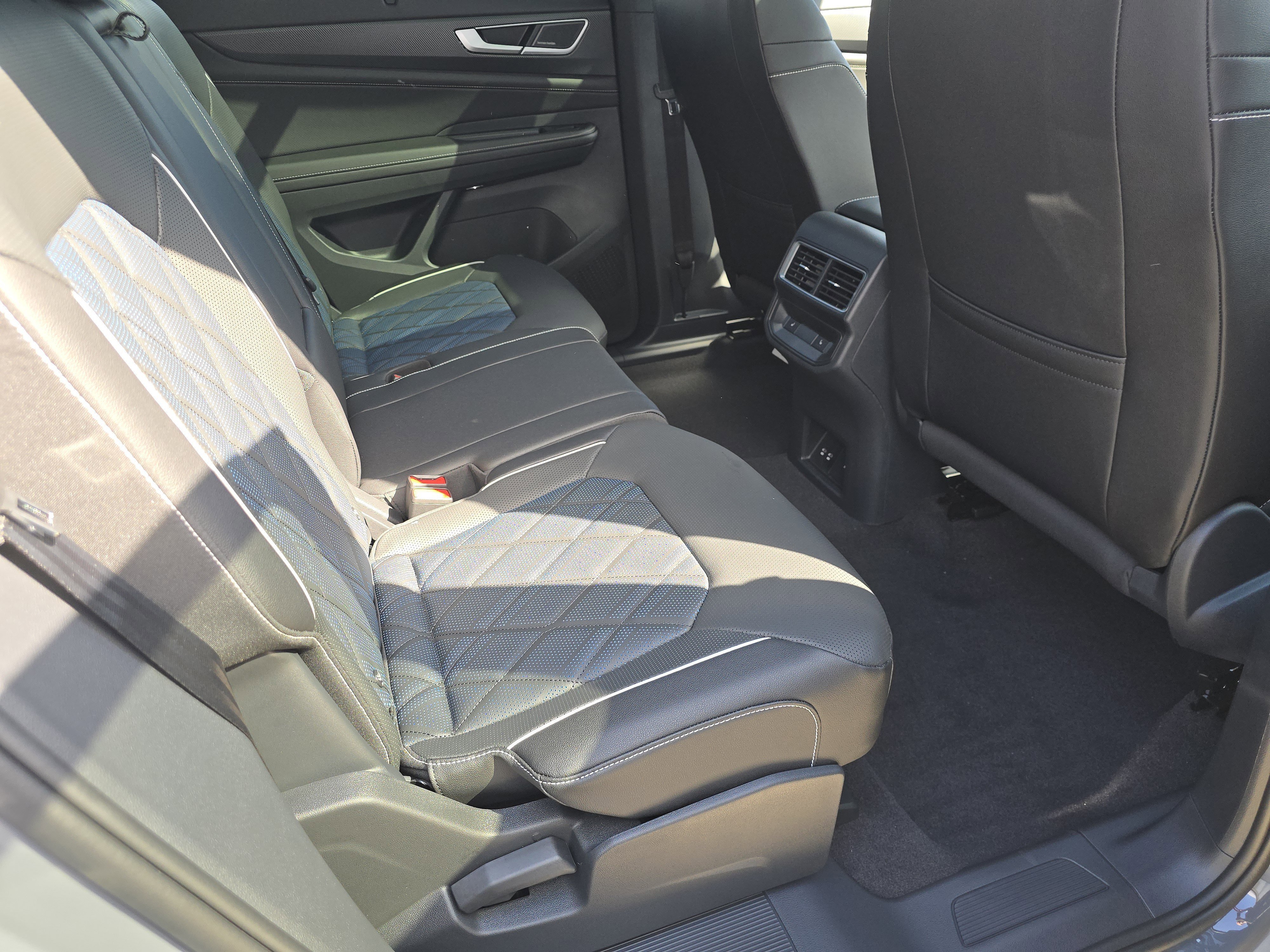 2026 Volkswagen Atlas Cross Sport SEL Premium R-LINE - Photo 18