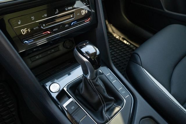 2025 Volkswagen Taos SEL - Photo 18