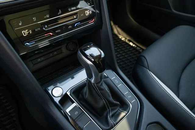 2025 Volkswagen Taos SEL - Photo 18