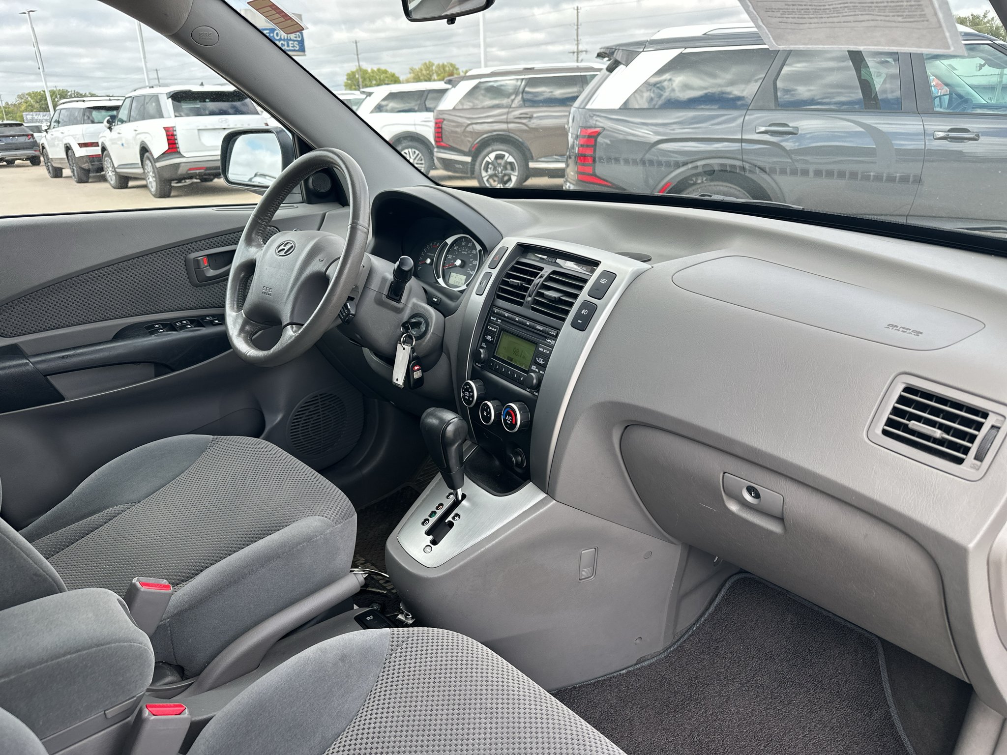 Used 2009 Desert Sage Metallic Hyundai SE image 6