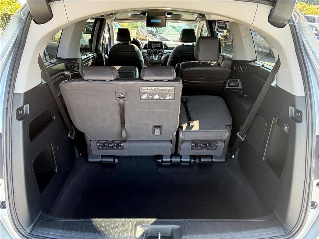 Used 2024 Lunar Silver Metallic Honda TOURING image 23